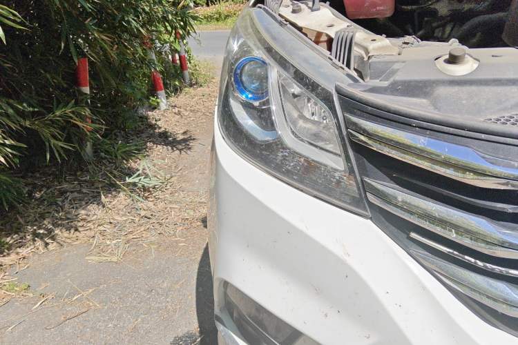 Used SAIC MAXUS G10 2021 2.0T Automatic Elite Edition Diesel 9-Seater Right Front Headlight