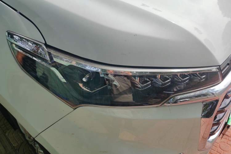 Used SAIC MAXUS G10 2021 2.0T Manual Elite Edition Diesel 8-Seater Right Front Headlight