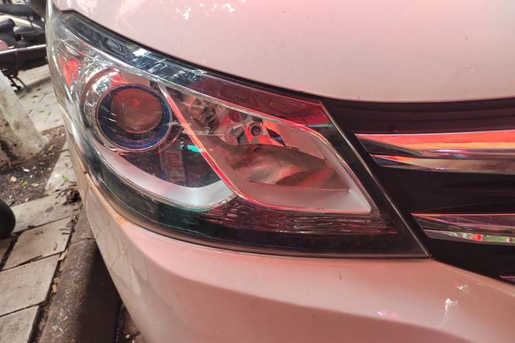 Used SAIC MAXUS G10 2021 2.0T Manual Elite Edition Diesel 7-Seater Right Front Headlight