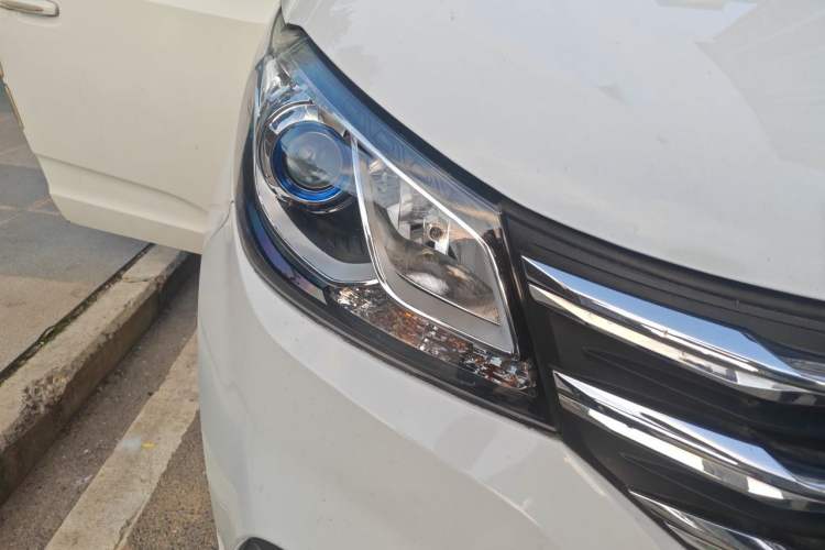 Used SAIC MAXUS G10 2021 2.0T Automatic Elite Edition Diesel 7-Seater Right Front Headlight