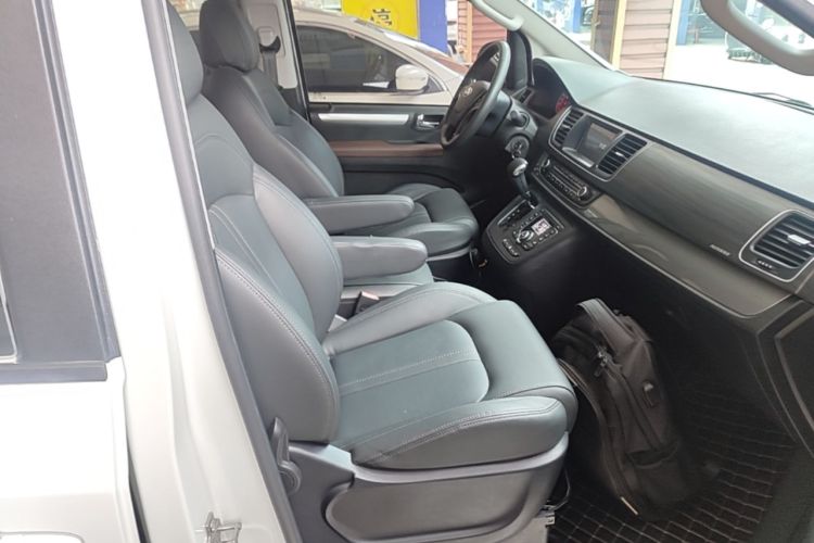 Used SAIC MAXUS G10 2021 2.0T Automatic Elite Edition Gasoline 7-Seater Right Front Seat
