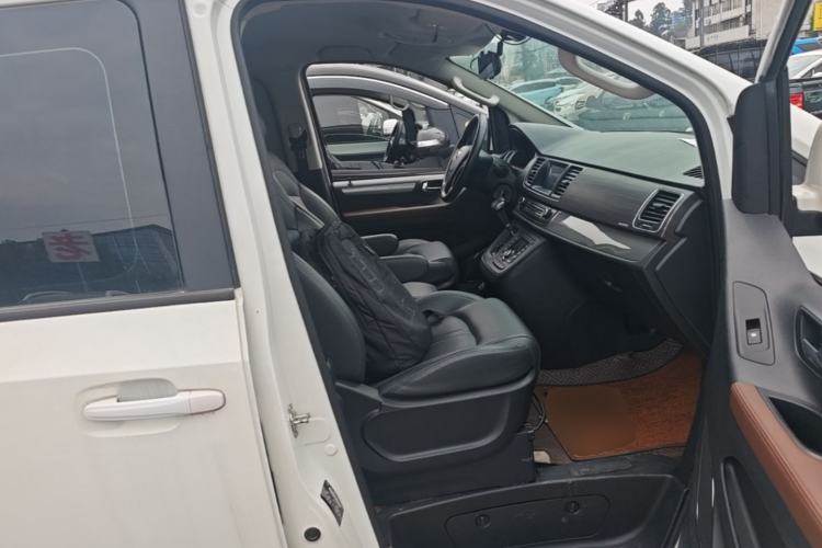 Used SAIC MAXUS G10 2021 2.0T Automatic Elite Edition Gasoline 7-Seater Right Front Seat