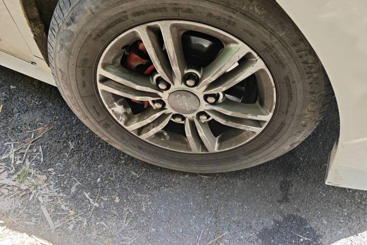 Used SAIC MAXUS G10 2021 2.0T Automatic Elite Edition Diesel 9-Seater Right Front Wheel Hub