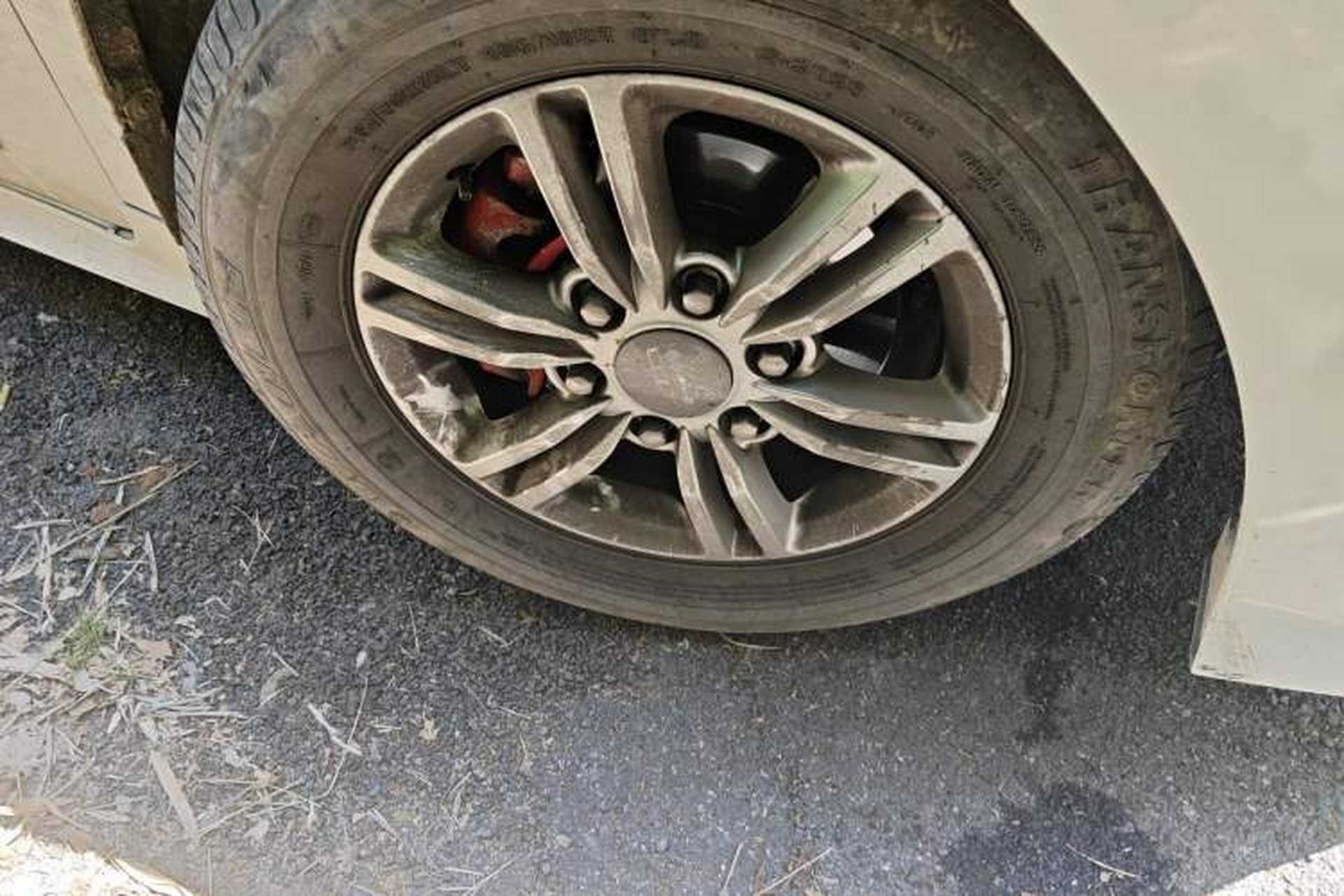 Used SAIC MAXUS G10 2021 2.0T Automatic Elite Edition Diesel 9-Seater Right Front Wheel Hub