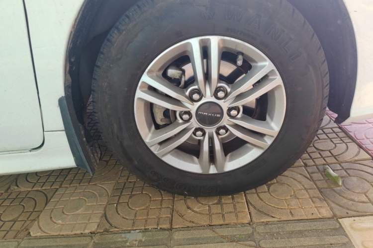 Used SAIC MAXUS G10 2021 2.0T Manual Elite Edition Diesel 8-Seater Right Front Wheel Hub