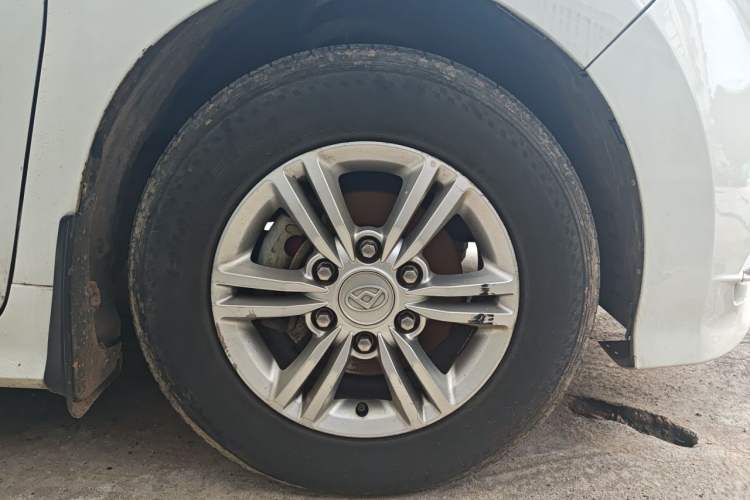 Used SAIC MAXUS G10 2021 2.0T Manual Elite Edition Diesel 7-Seater Right Front Wheel Hub
