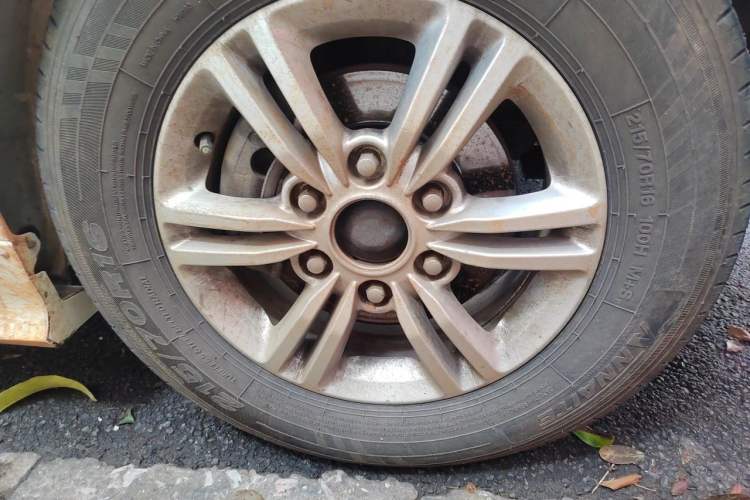 Used SAIC MAXUS G10 2021 2.0T Manual Elite Edition Diesel 7-Seater Right Front Wheel Hub