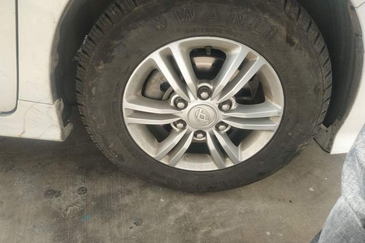 Used SAIC MAXUS G10 2021 2.0T Manual Elite Edition Diesel 8-Seater Right Front Wheel Hub