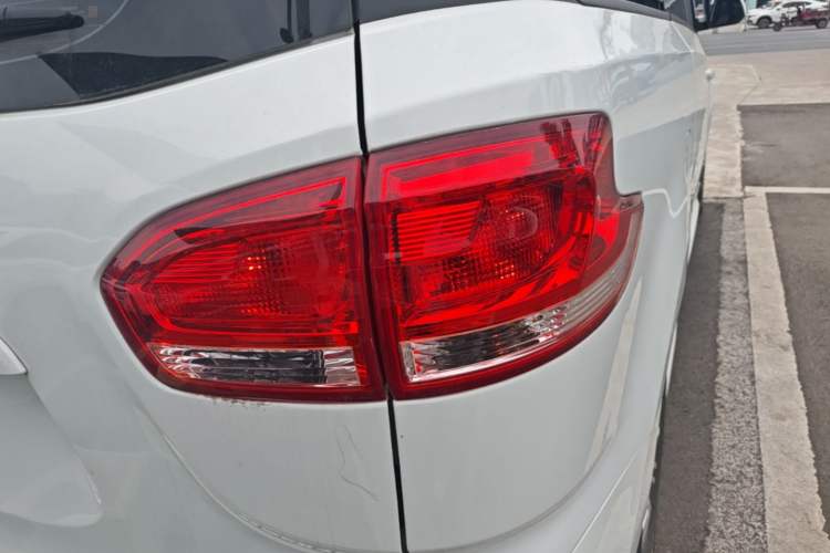Used SAIC MAXUS G10 2021 2.0T Automatic Elite Edition Gasoline 7-Seater Right Rear Taillight