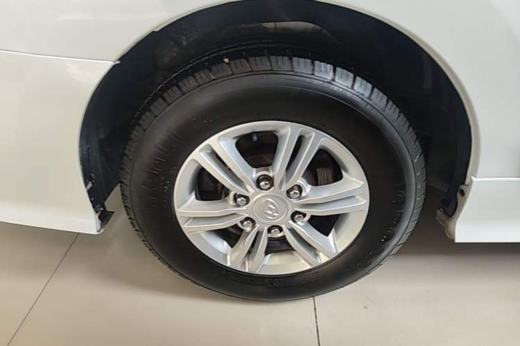 Used SAIC MAXUS G10 2021 2.0T Automatic Elite Edition Gasoline 7-Seater Right Rear Wheel Hub