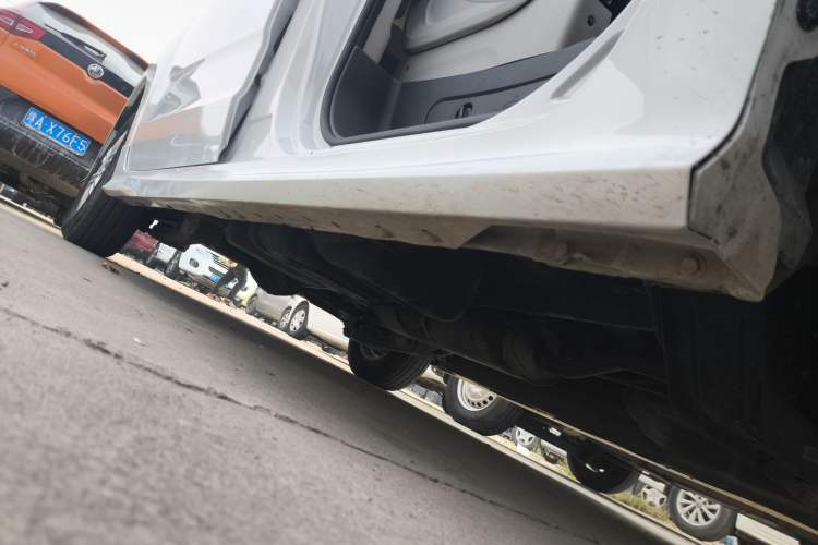 Used SAIC MAXUS G10 2021 2.0T Automatic Elite Edition Gasoline 7-Seater Right Side Sill