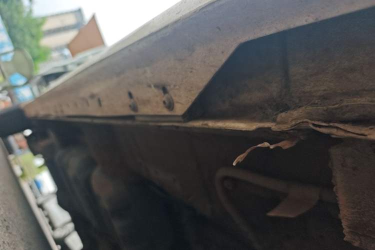 Used SAIC MAXUS G10 2021 2.0T Automatic Elite Edition Gasoline 7-Seater Right Side Sill
