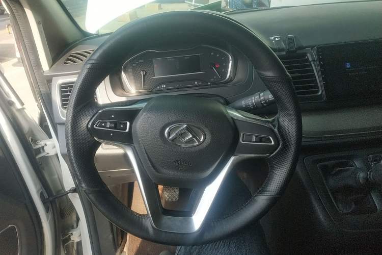Used SAIC MAXUS G10 2021 2.0T Manual Elite Edition Diesel 8-Seater Steering Wheel