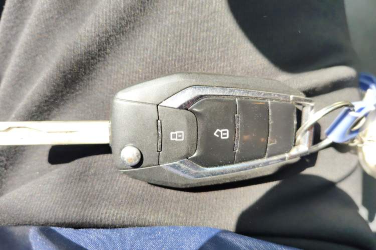 Used SAIC MAXUS G10 2021 2.0T Manual Elite Edition Diesel 9-Seater Vehicle Key
