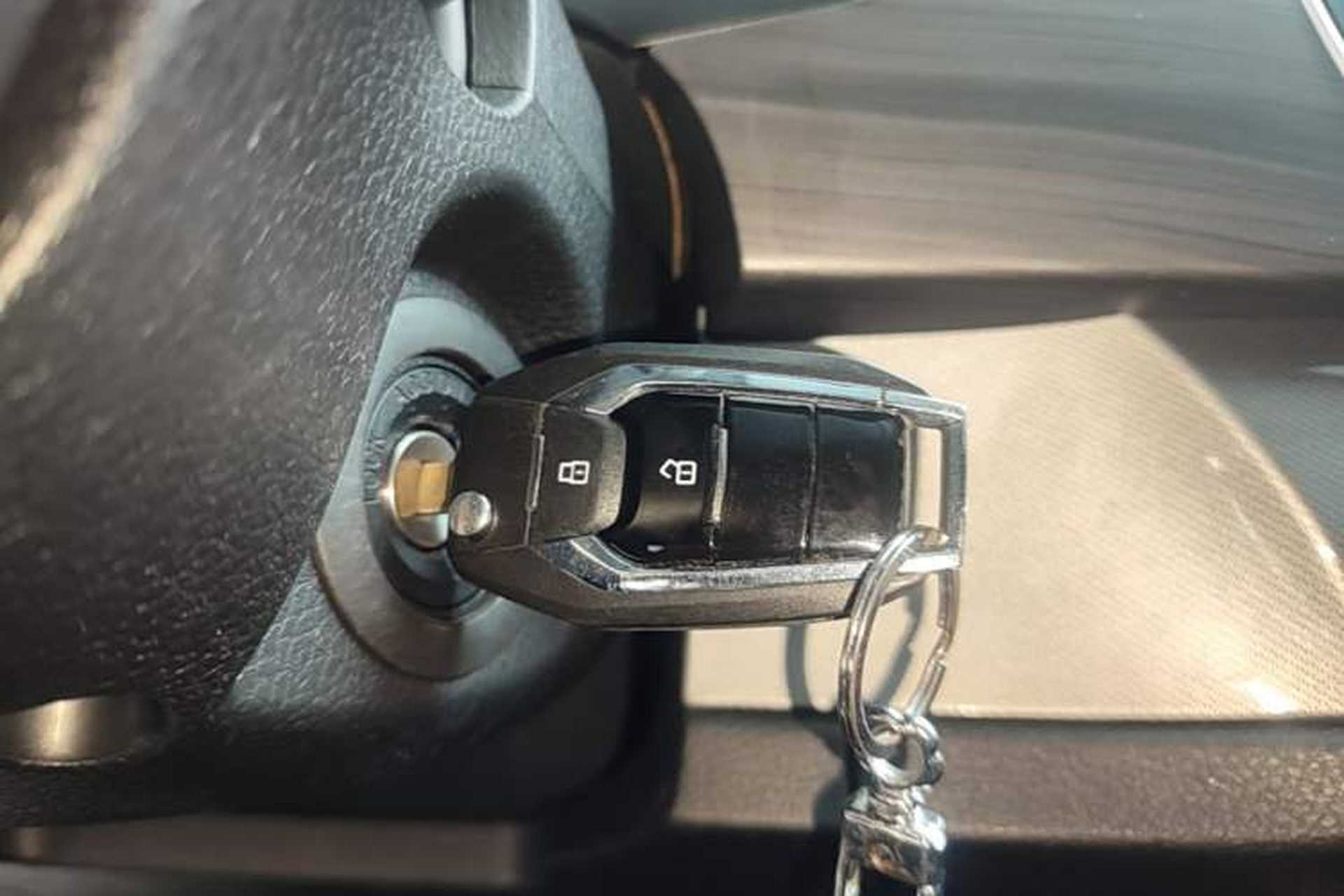 Used SAIC MAXUS G10 2021 2.0T Automatic Elite Edition Gasoline 7-Seater Vehicle Key