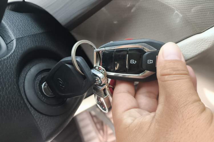 Used SAIC MAXUS G10 2021 2.0T Automatic Elite Edition Gasoline 7-Seater Vehicle Key
