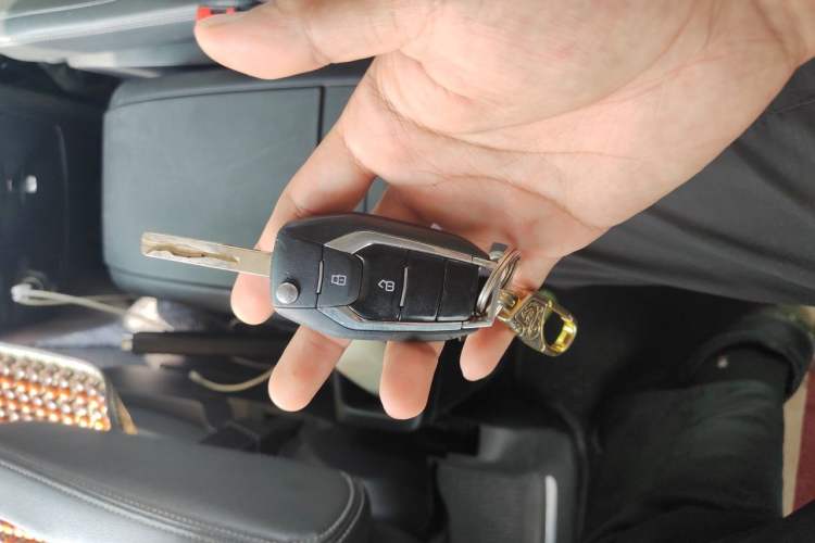 Used SAIC MAXUS G10 2021 2.0T Manual Elite Edition Diesel 8-Seater Vehicle Key