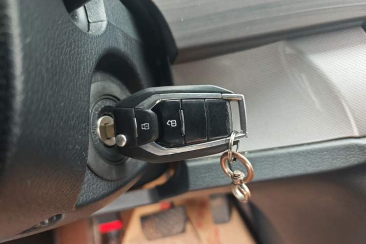 Used SAIC MAXUS G10 2021 2.0T Automatic Elite Edition Gasoline 7-Seater Vehicle Key