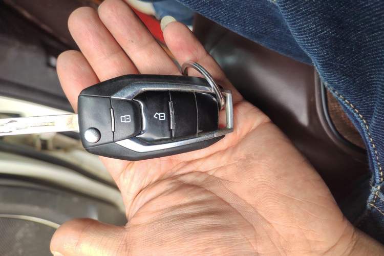 Used SAIC MAXUS G10 2021 2.0T Manual Elite Edition Diesel 7-Seater Vehicle Key