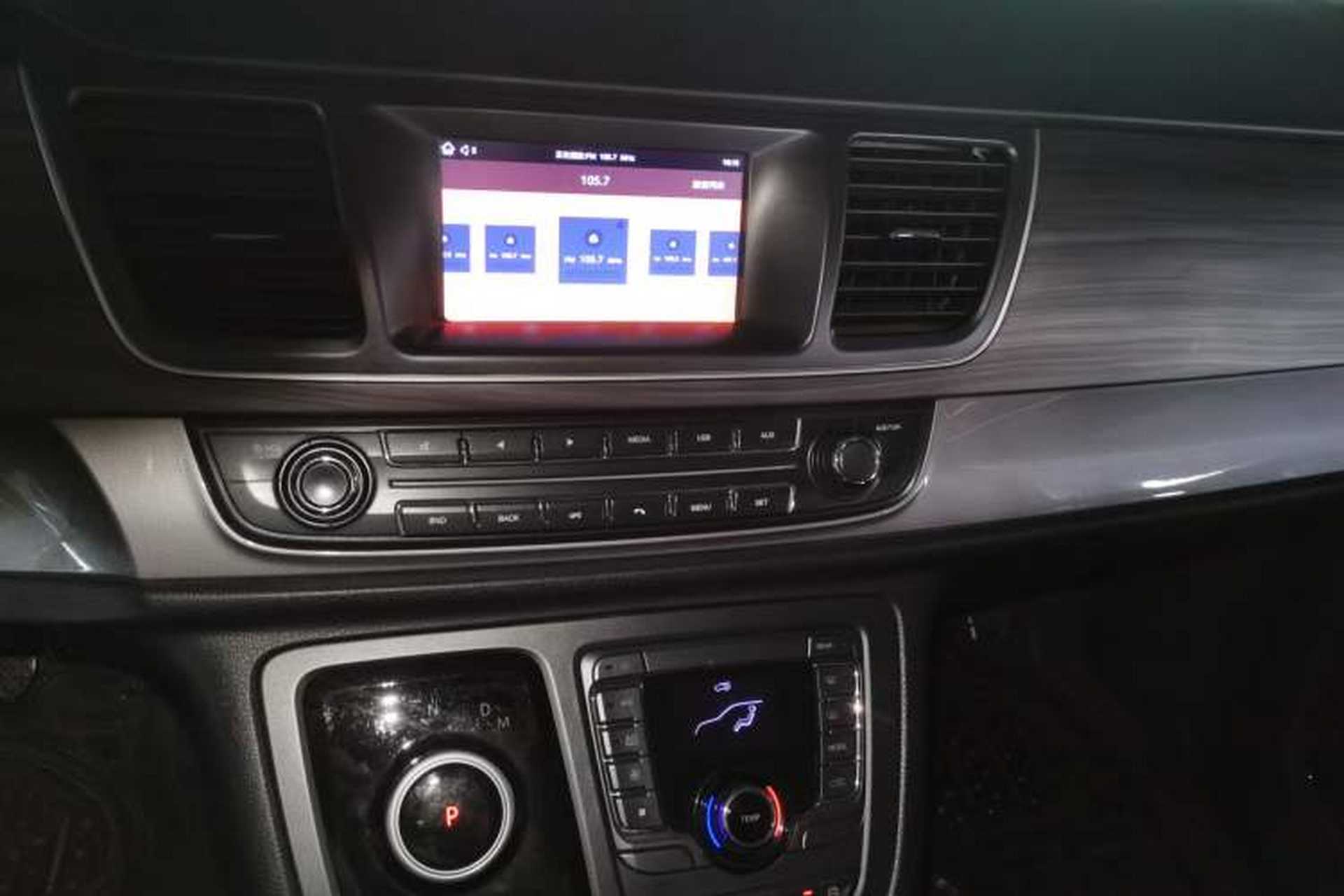 Used SAIC MAXUS G10 2021 2.0T Automatic Elite Edition Diesel 7-Seater Audio And AC Panel