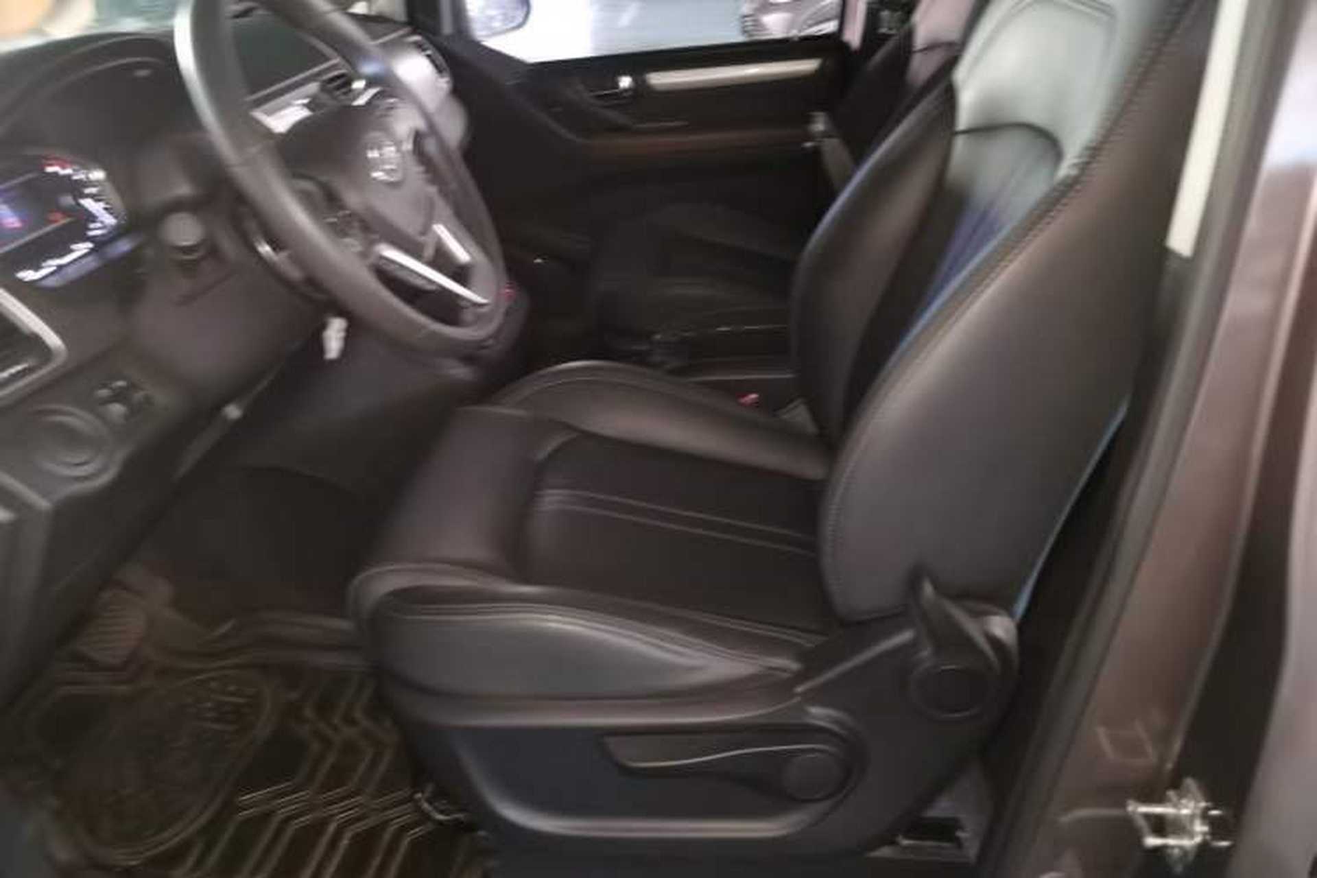 Used SAIC MAXUS G10 2021 2.0T Automatic Elite Edition Diesel 7-Seater Left Front Seat