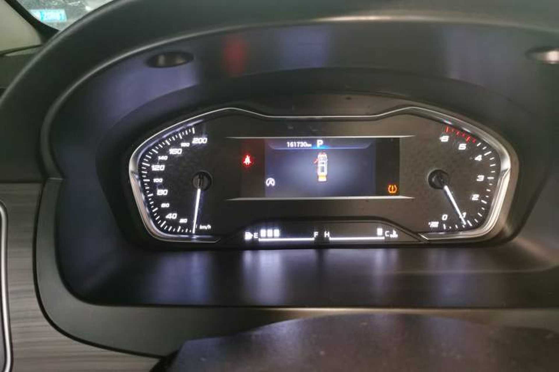 Used SAIC MAXUS G10 2021 2.0T Automatic Elite Edition Diesel 7-Seater Odometer Close Up