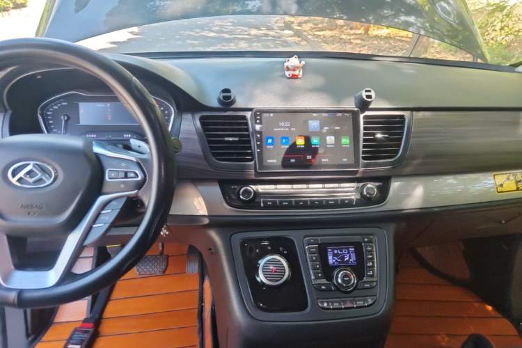 Used SAIC MAXUS G10 2022 2.0T Automatic Elite Edition Gasoline 7-Seater Audio And AC Panel