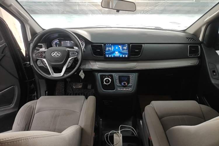 Used SAIC MAXUS G10 2022 2.0T Automatic Smart Enjoyment Version Gasoline 7 Seats Center Console