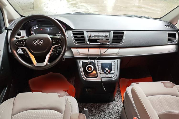 Used SAIC MAXUS G10 2022 2.0T Automatic Smart Enjoyment Version Gasoline 7 Seats Center Console