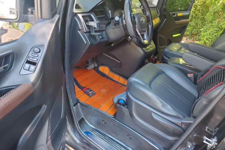 Used SAIC MAXUS G10 2022 2.0T Automatic Elite Edition Gasoline 7-Seater Driver Seat