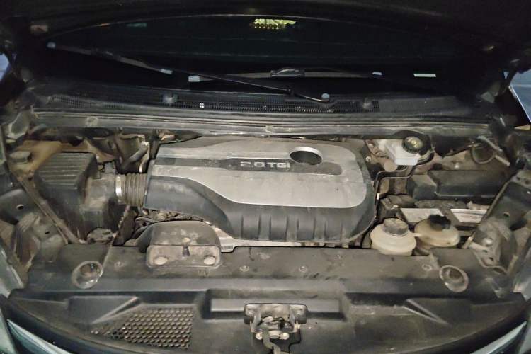Used SAIC MAXUS G10 2022 2.0T Automatic Elite Edition Gasoline 7-Seater Engine Bay