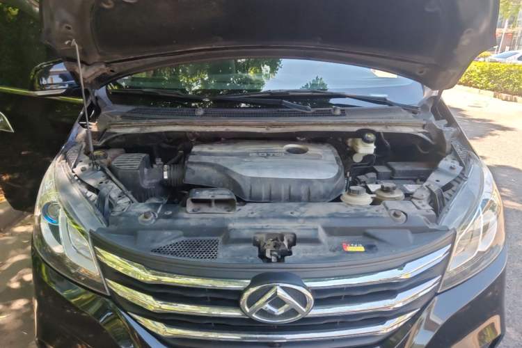 Used SAIC MAXUS G10 2022 2.0T Automatic Elite Edition Gasoline 7-Seater Engine Bay