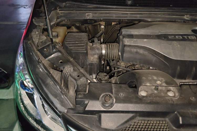 Used SAIC MAXUS G10 2022 2.0T Automatic Elite Edition Gasoline 7-Seater Engine Bay Right