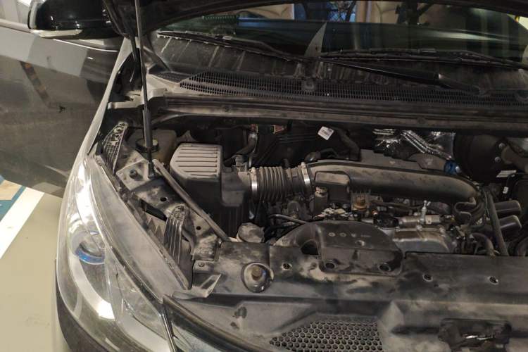Used SAIC MAXUS G10 2022 2.0T Automatic Smart Enjoyment Version Gasoline 7 Seats Engine Bay Right