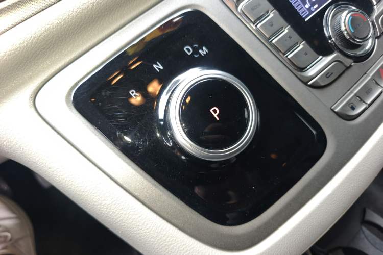 Used SAIC MAXUS G10 2022 2.0T Automatic Elite Edition Gasoline 7-Seater Gear Lever