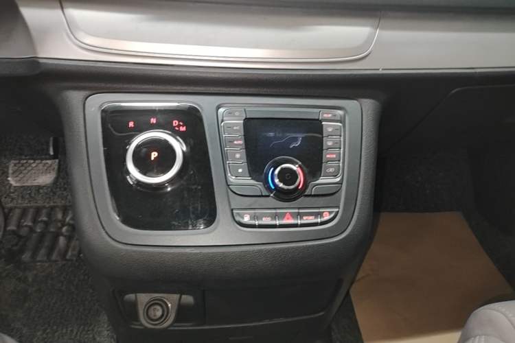 Used SAIC MAXUS G10 2022 2.0T Automatic Smart Enjoyment Version Gasoline 7 Seats Gear Lever