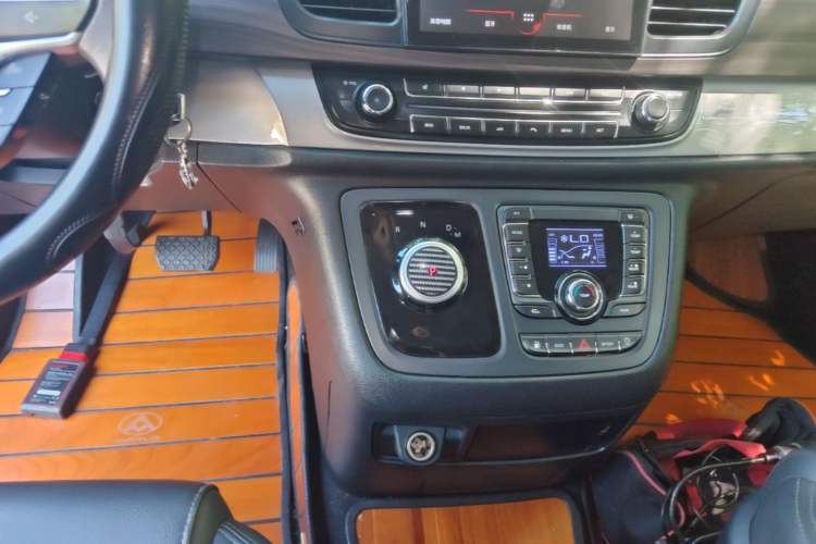 Used SAIC MAXUS G10 2022 2.0T Automatic Elite Edition Gasoline 7-Seater Gear Lever