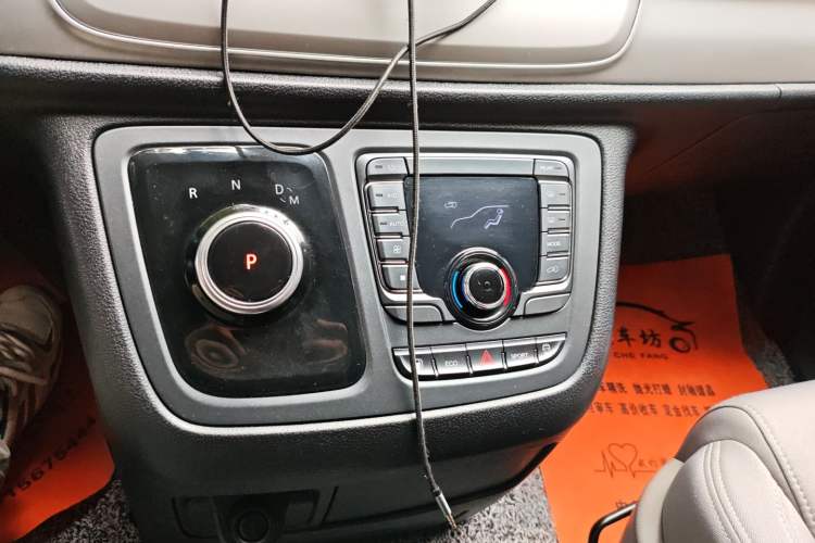 Used SAIC MAXUS G10 2022 2.0T Automatic Smart Enjoyment Version Gasoline 7 Seats Gear Lever