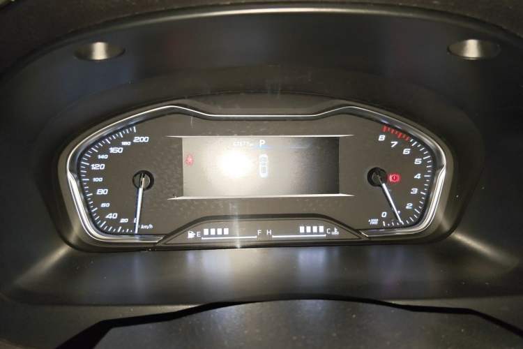 Used SAIC MAXUS G10 2022 2.0T Automatic Elite Edition Gasoline 7-Seater Instrument Cluster