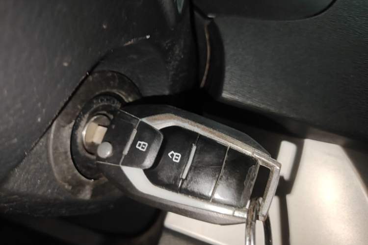 Used SAIC MAXUS G10 2022 2.0T Automatic Smart Enjoyment Version Gasoline 7 Seats Interior 1