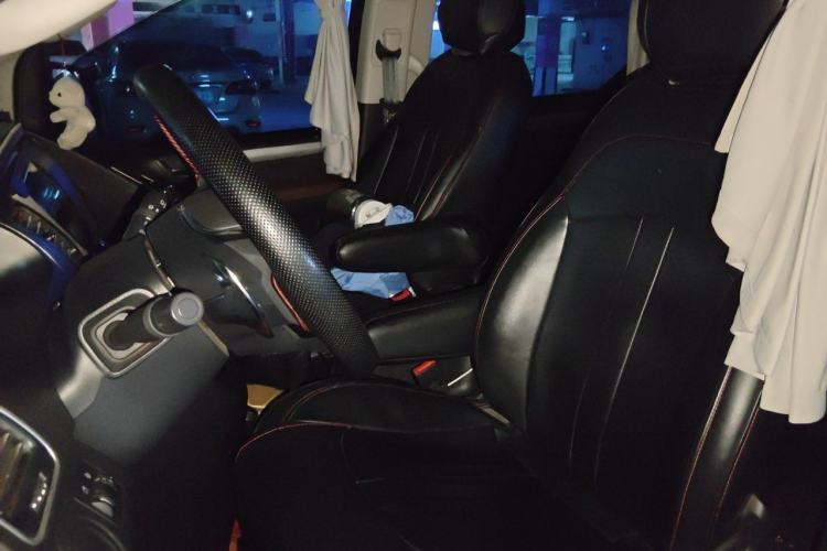 Used SAIC MAXUS G10 2022 2.0T Automatic Elite Edition Gasoline 7-Seater Left Front Seat