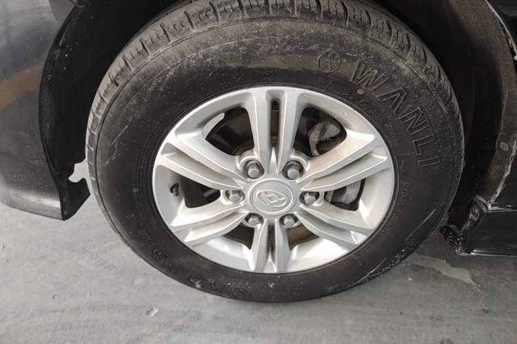 Used SAIC MAXUS G10 2022 2.0T Automatic Smart Enjoyment Version Gasoline 7 Seats Left Front Wheel Hub