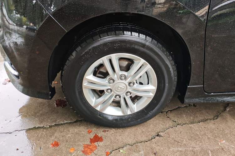 Used SAIC MAXUS G10 2022 2.0T Automatic Smart Enjoyment Version Gasoline 7 Seats Left Front Wheel Hub