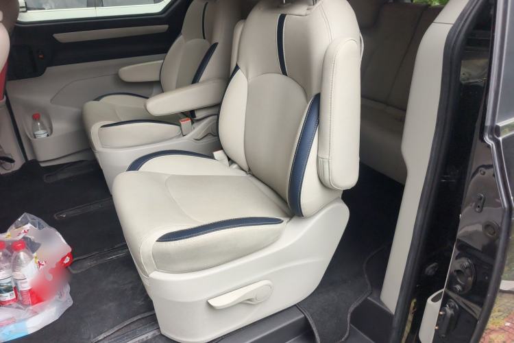 Used SAIC MAXUS G10 2022 2.0T Automatic Elite Edition Gasoline 7-Seater Left Rear Seat