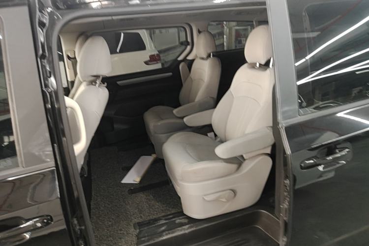 Used SAIC MAXUS G10 2022 2.0T Automatic Smart Enjoyment Version Gasoline 7 Seats Left Rear Seat