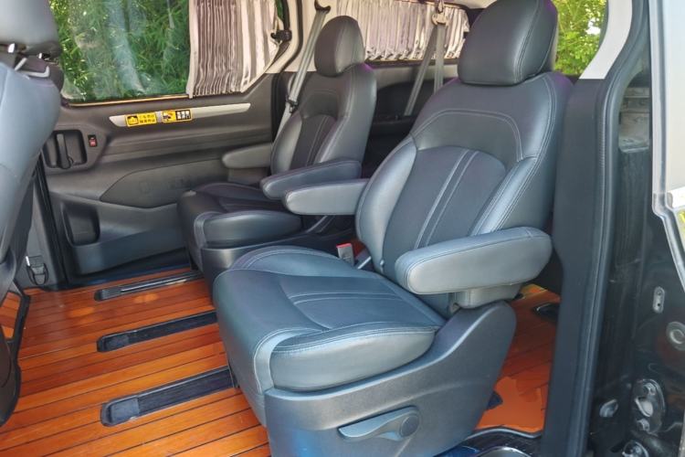 Used SAIC MAXUS G10 2022 2.0T Automatic Elite Edition Gasoline 7-Seater Left Rear Seat