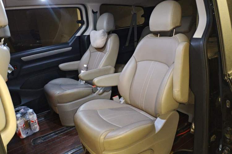 Used SAIC MAXUS G10 2022 2.0T Automatic Smart Enjoyment Version Gasoline 7 Seats Left Rear Seat