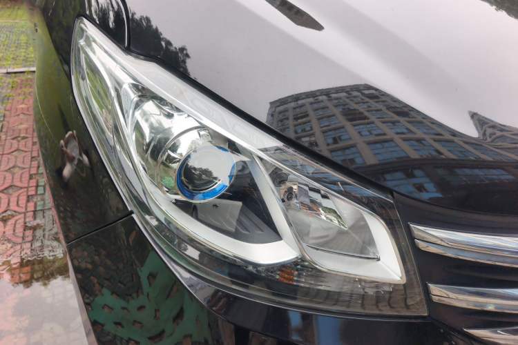 Used SAIC MAXUS G10 2022 2.0T Automatic Elite Edition Gasoline 7-Seater Right Front Headlight