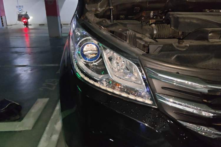 Used SAIC MAXUS G10 2022 2.0T Automatic Elite Edition Gasoline 7-Seater Right Front Headlight