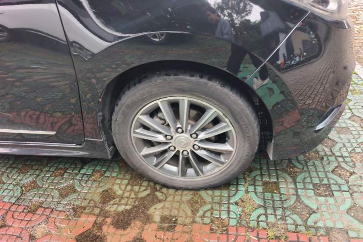 Used SAIC MAXUS G10 2022 2.0T Automatic Elite Edition Gasoline 7-Seater Right Front Wheel Hub